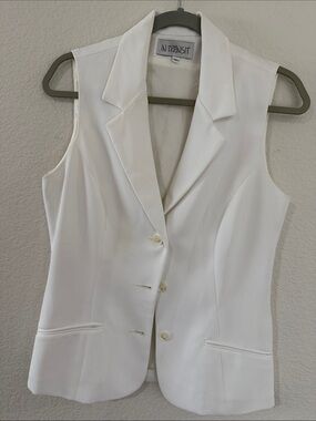 Women's Sleeveless White Tailored Blazer